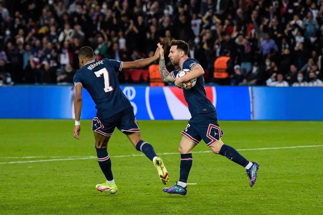 莱比锡红牛逆转瑞典，阿尔瓦雷斯扛起全队