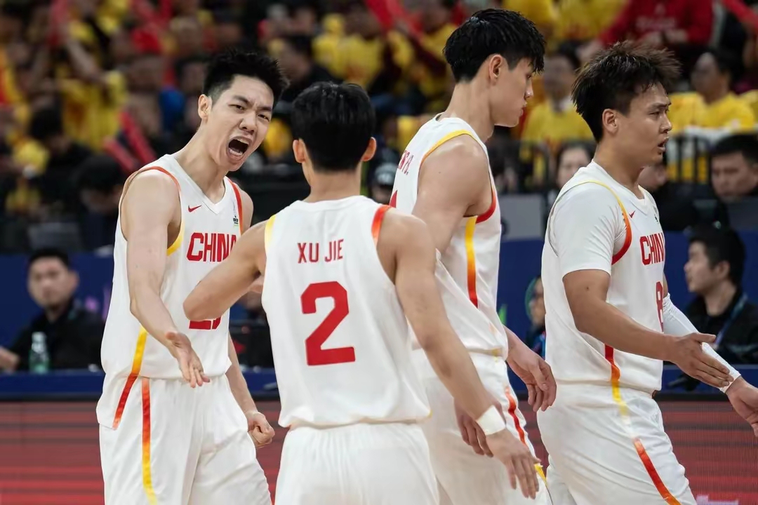中国队横扫日本队,石宇奇关键制胜 中国队横扫日本队,石宇奇关键制胜
