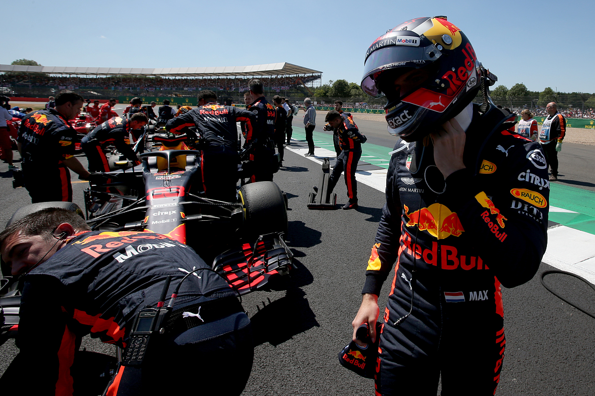 阿斯顿马丁险胜索伯车队，周冠宇状态火热