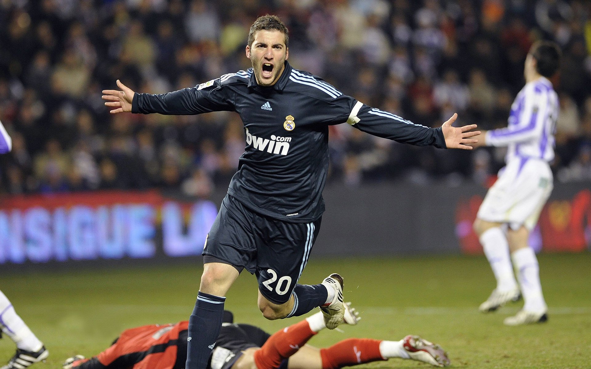 开云体育app-足球场上的澳大利亚冲垮中国，凯恩发挥堪称完美的战术启示